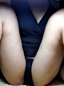 Snapshot of YennyeLa chatting on October 27, 12:26 am YennyeLa online show from October 27, 12:26 am