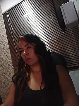 lili hiugs online show from November 2, 8:22 pm