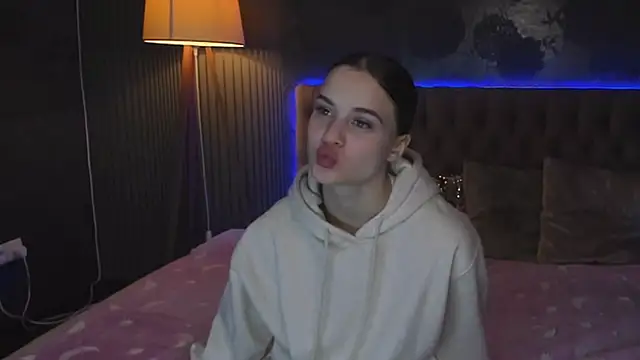 Snapshot of LuisaClover chatting on November 9, 1:31 pm LuisaClover online show from November 9, 1:31 pm