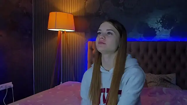 Snapshot of LuisaClover chatting on November 22, 1:10 pm LuisaClover online show from November 22, 1:10 pm