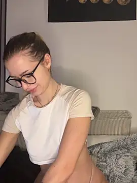 Snapshot of AlyssaSchwarz chatting on December 1, 5:51 pm AlyssaSchwarz online show from December 1, 5:51 pm