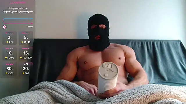 Snapshot of Masked_Bull38_Uk chatting on November 3, 12:50 pm Masked Bull38 Uk online show from November 3, 12:50 pm