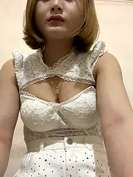 Snapshot of Emma_sexy98 chatting on October 31, 11:33 am Emma sexy98 online show from October 31, 11:33 am