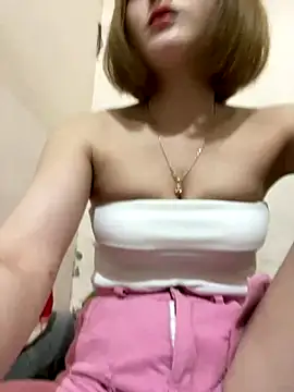 Snapshot of Emma_sexy98 chatting on November 3, 1:23 pm Emma sexy98 online show from November 3, 1:23 pm