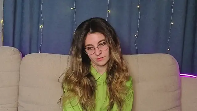 Snapshot of CasandraMickell chatting on November 13, 8:19 pm CasandraMickell online show from November 13, 8:19 pm