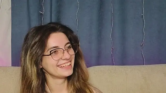 Snapshot of CasandraMickell chatting on November 18, 7:18 pm CasandraMickell online show from November 18, 7:18 pm