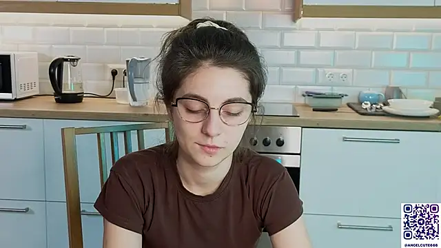 Snapshot of CasandraMickell chatting on November 28, 10:01 pm CasandraMickell online show from November 28, 10:01 pm