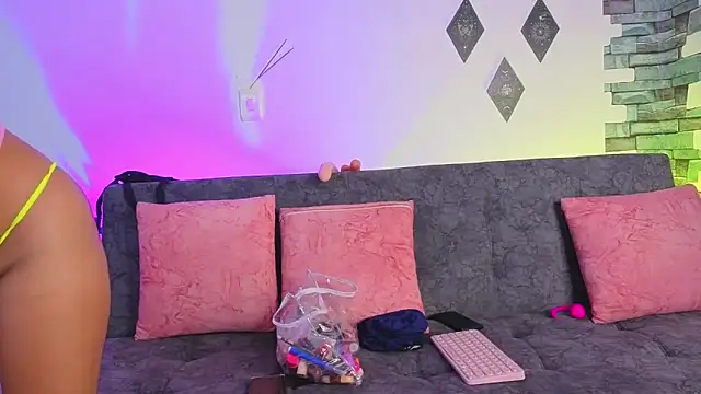 Snapshot of kasandraandsilvii chatting on December 1, 2:00 pm kasandraandsilvii online show from December 1, 2:00 pm