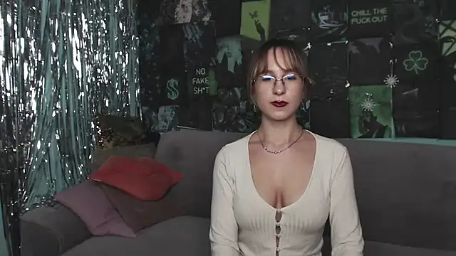 Snapshot of AlishaKellyi chatting on November 9, 5:50 am AlishaKellyi online show from November 9, 5:50 am