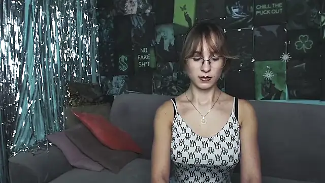 Snapshot of AlishaKellyi chatting on November 13, 5:39 am AlishaKellyi online show from November 13, 5:39 am