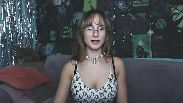 Snapshot of AlishaKellyi chatting on November 15, 2:13 pm AlishaKellyi online show from November 15, 2:13 pm