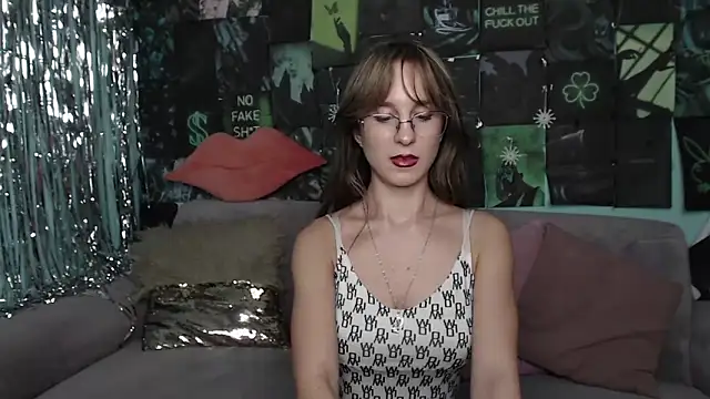 AlishaKellyi online show from December 18, 5:46 am