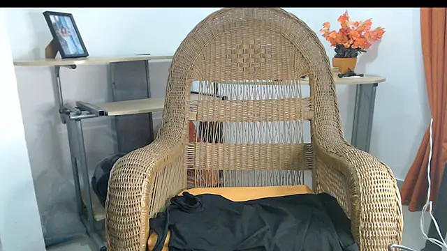 Snapshot of bela1xx chatting on November 1, 12:56 am bela1xx online show from November 1, 12:56 am