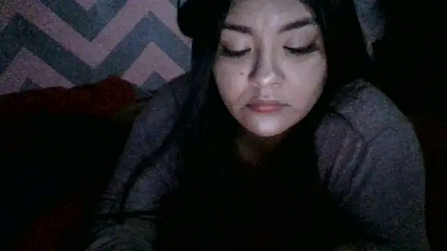 Snapshot of Jennifersbodyy chatting on December 17, 2:50 am Jennifersbodyy online show from December 17, 2:50 am