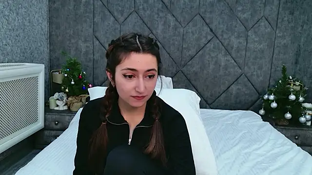 Gloria Bendall online show from January 9, 3:15 pm