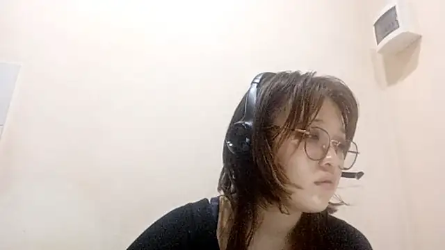 web3queen online show from October 23, 3:44 pm
