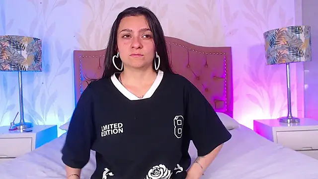 Snapshot of Emmy_Palacios chatting on December 17, 12:11 pm Emmy Palacios online show from December 17, 12:11 pm