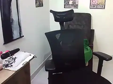 Snapshot of Gigi_Scott_ chatting on November 27, 1:29 am Gigi Scott online show from November 27, 1:29 am