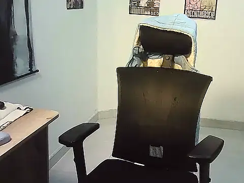 Snapshot of Gigi_Scott_ chatting on December 2, 1:44 am Gigi Scott online show from December 2, 1:44 am