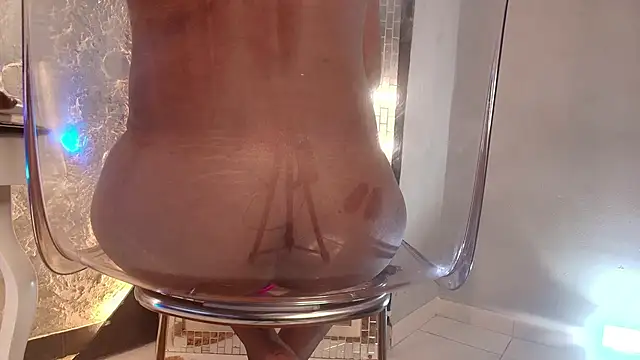 Snapshot of NaomiQueents chatting on November 1, 1:46 pm NaomiQueents online show from November 1, 1:46 pm