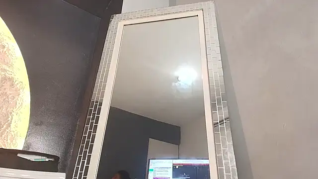 Snapshot of NaomiQueents chatting on November 20, 1:22 pm NaomiQueents online show from November 20, 1:22 pm