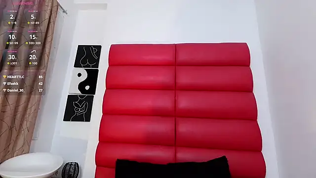 Snapshot of oliviamonroe chatting on November 8, 9:09 am oliviamonroe online show from November 8, 9:09 am