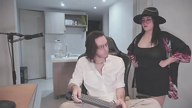 Snapshot of dan_and_daya chatting on November 17, 3:45 am dan and daya online show from November 17, 3:45 am