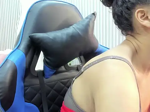 Snapshot of agata18_ chatting on December 2, 12:21 pm agata18 online show from December 2, 12:21 pm