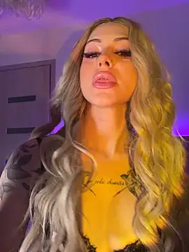 Snapshot of NovaPearl chatting on November 1, 7:16 pm NovaPearl online show from November 1, 7:16 pm