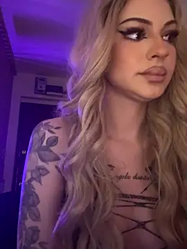 Snapshot of NovaPearl chatting on November 2, 8:33 pm NovaPearl online show from November 2, 8:33 pm