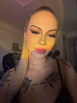 Snapshot of NovaPearl chatting on November 23, 11:59 pm NovaPearl online show from November 23, 11:59 pm