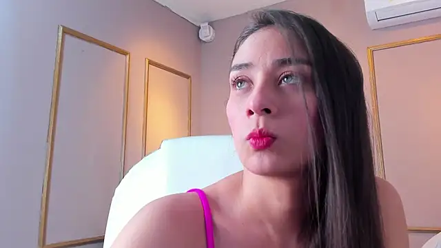 Snapshot of NahimiThompson chatting on November 29, 8:01 pm NahimiThompson online show from November 29, 8:01 pm