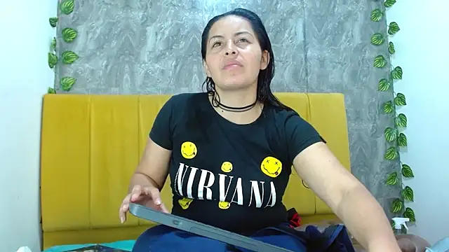 Snapshot of amara_leoncm chatting on November 14, 3:49 am amara leoncm online show from November 14, 3:49 am