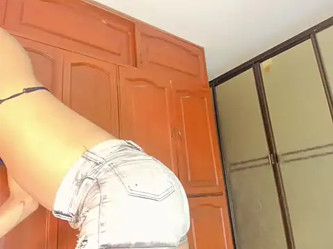 Snapshot of shopy_horny chatting on December 1, 8:41 am shopy horny online show from December 1, 8:41 am