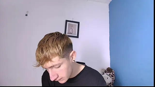 Erick Taylor3 online show from April 22, 6:53 pm