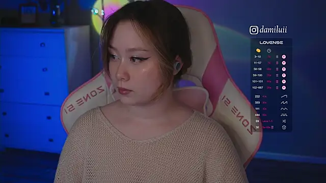 damilui online show from November 10, 7:02 pm