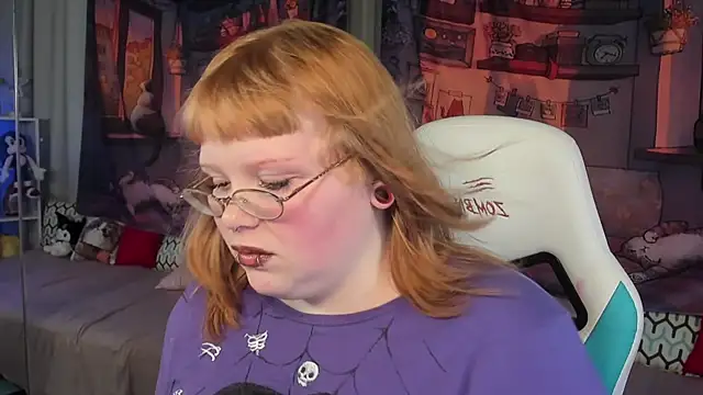 Snapshot of LottieReed chatting on November 11, 3:12 pm LottieReed online show from November 11, 3:12 pm