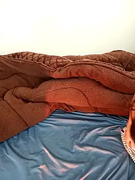 Snapshot of Cherry_Le02 chatting on December 15, 6:06 am Cherry Le02 online show from December 15, 6:06 am