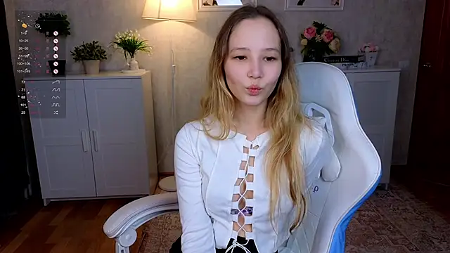 Snapshot of insaneinsomnia chatting on November 12, 9:10 am insaneinsomnia online show from November 12, 9:10 am