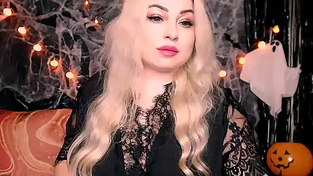 Snapshot of Renee_Cherry chatting on October 29, 12:24 am Renee Cherry online show from October 29, 12:24 am