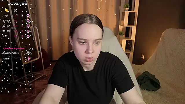 Snapshot of LunaDreeam chatting on November 5, 2:17 pm LunaDreeam online show from November 5, 2:17 pm