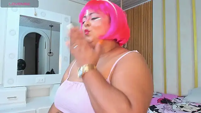 Snapshot of Hanna_curvy_ chatting on October 25, 11:29 am Hanna curvy  online show from October 25, 11:29 am