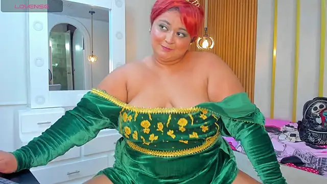 Snapshot of Hanna_curvy_ chatting on October 28, 11:58 am Hanna curvy online show from October 28, 11:58 am