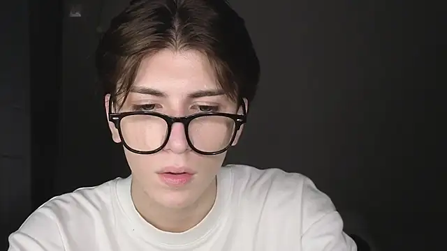 Snapshot of Oliver_star_boy_ chatting on October 26, 8:37 pm Oliver star boy online show from October 26, 8:37 pm