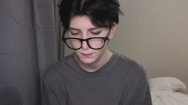 Snapshot of Oliver_star_boy_ chatting on October 28, 5:15 pm Oliver star boy online show from October 28, 5:15 pm