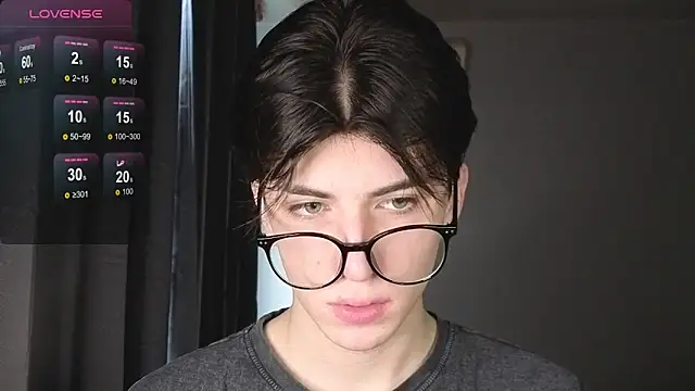 Snapshot of Oliver_star_boy_ chatting on November 28, 11:46 am Oliver star boy online show from November 28, 11:46 am