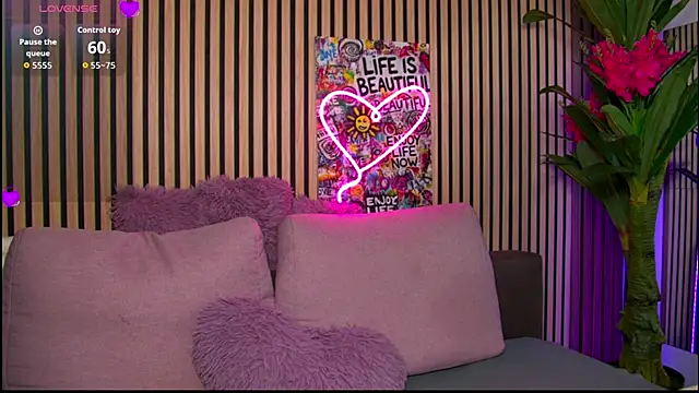 MirunaHaze online show from February 24, 5:27 am