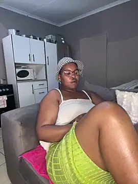 Snapshot of SweetCandy84 chatting on November 23, 10:37 am SweetCandy84 online show from November 23, 10:37 am