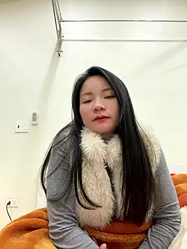 Bee Yellow00 online show from January 8, 5:10 am