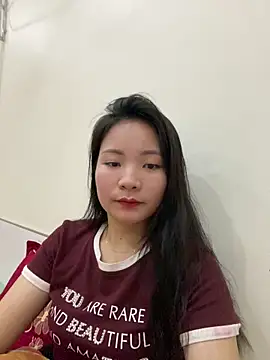 Bee Yellow00 online show from February 23, 4:43 am